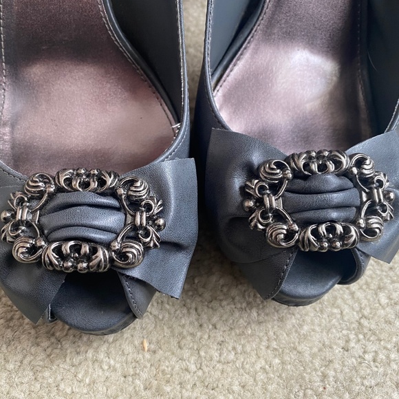 GUC, Le Chateau Grey Open-Toed Heels with Pewter Detailing, Size 8 - Picture 6 of 12